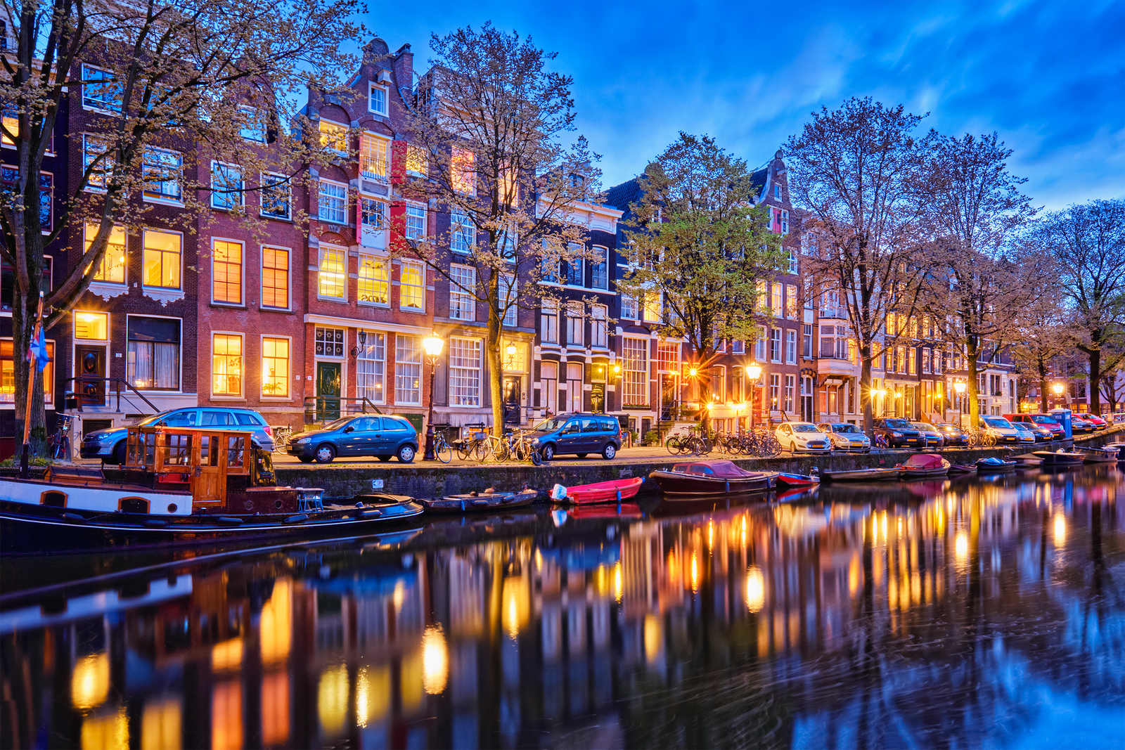 Night-view-of-Amsterdam